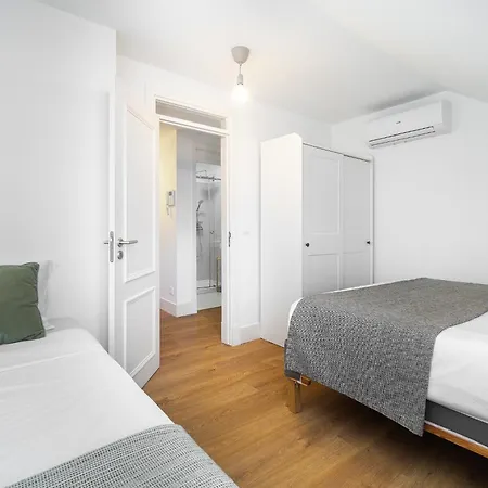 Modern By Soulplaces Apartment