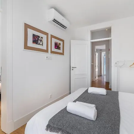 Modern By Soulplaces *